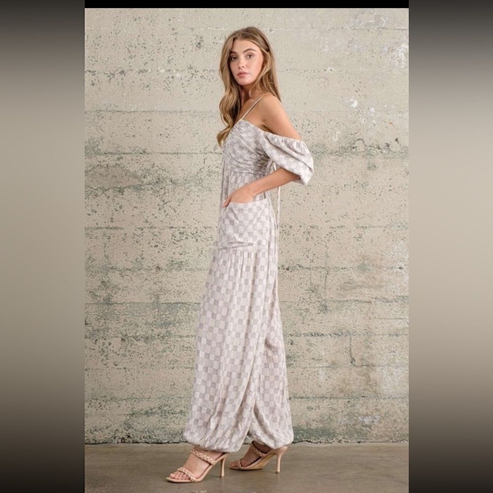 Shop neighbor jumpsuit white and gray straps and neckline on the back NEW - Picture 7 of 8